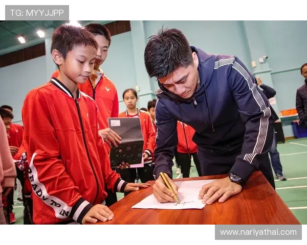 傅海峰退役后住广州豪宅，每天五点起床陪儿子训练，老婆说他比当运动员时还自律