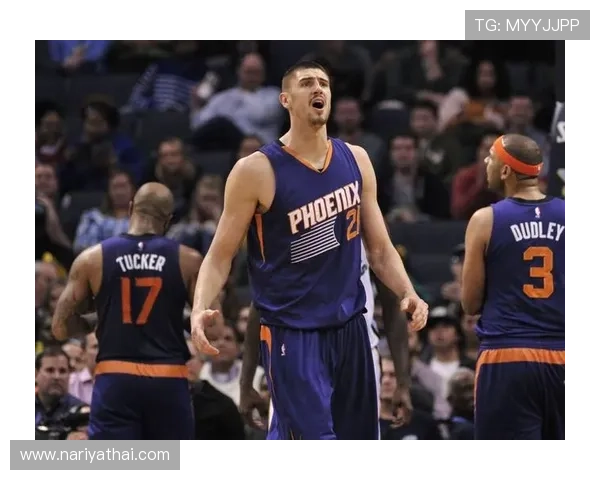 埃文·莫布里利用高位挡拆拉开空间，提升球队内线得分效率